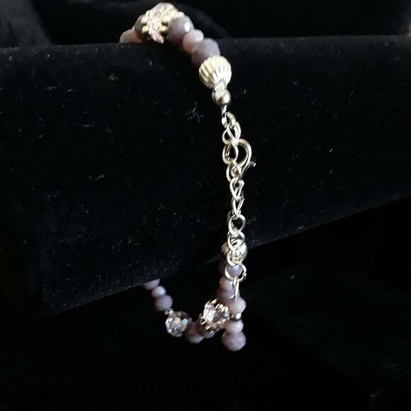 Faceted Beads Bracelet with Extension Gray Silver Tones Fastener Elastic - Picture 3 of 4